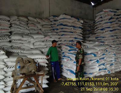 BABINSA SRAGEN KULON AWASI PENDISTRIBUSIAN PUPUK BERSUBSIDI AGAR TEPAT SASARAN