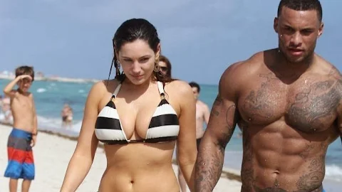 Kelly Brook Luciendo Cuerpazo En Las Playas De Miami.