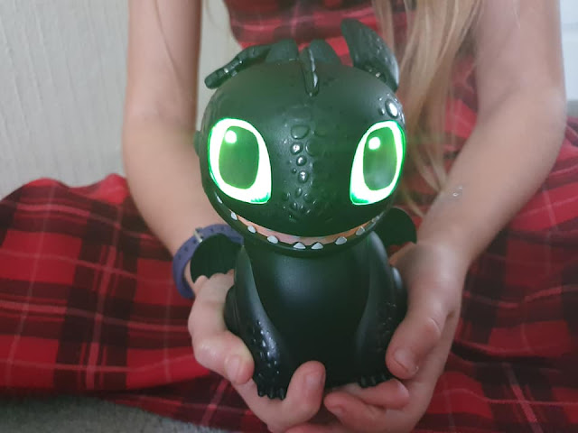 toothless-hatching-dragon