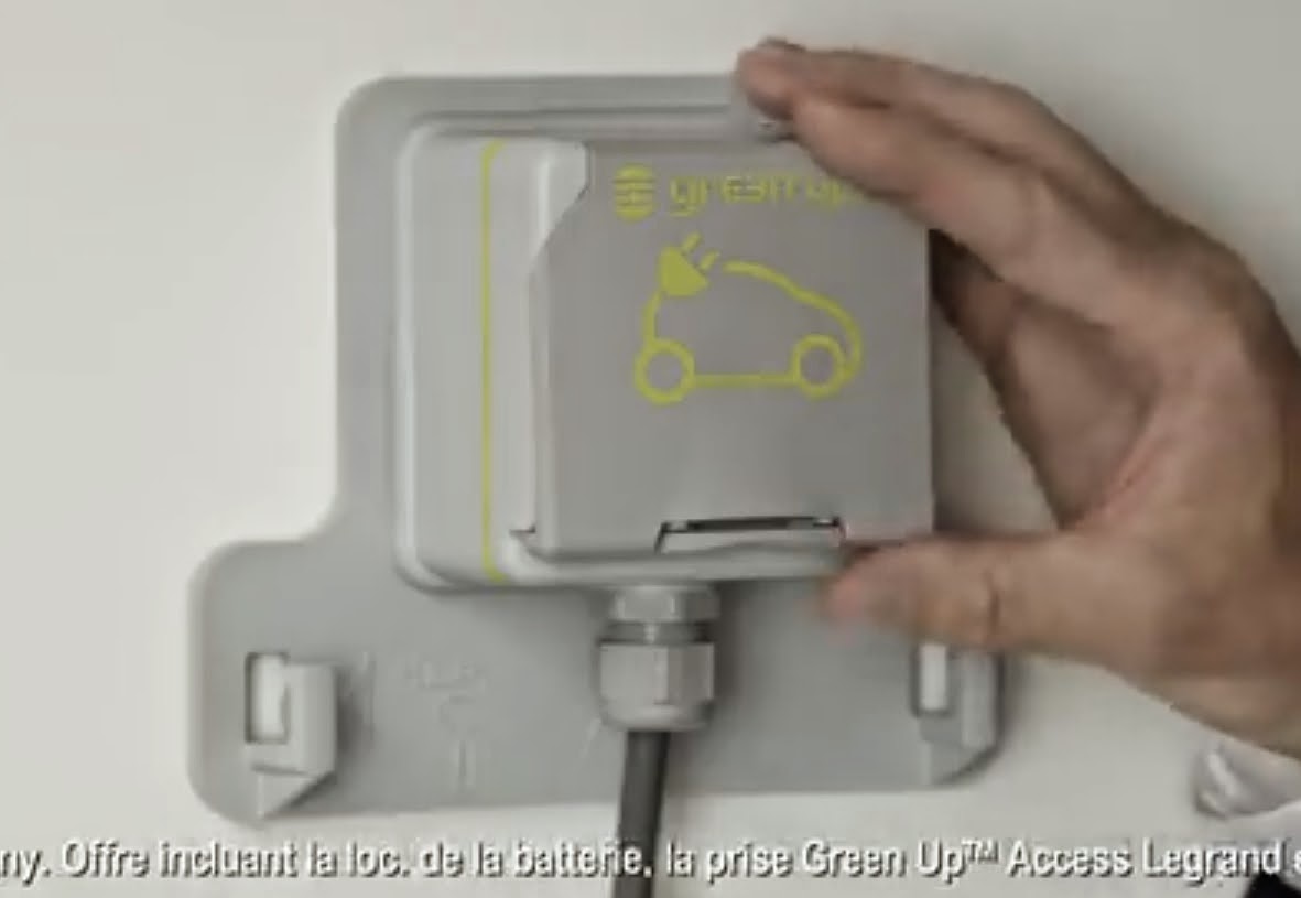 ZOE Electrique . Mon aventure au quotidien en voiture électrique VE