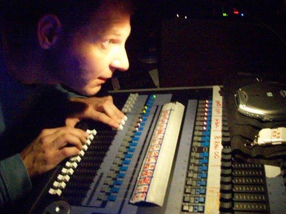 iluminação cênica Alessandro Azuos