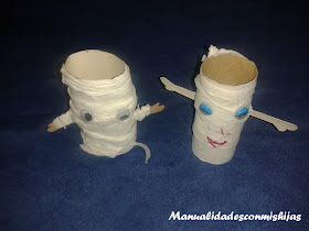 Momias con tubos de papel y papel del baño