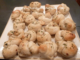 Garlic Knots | www.BakingInATornado.com | #recipe