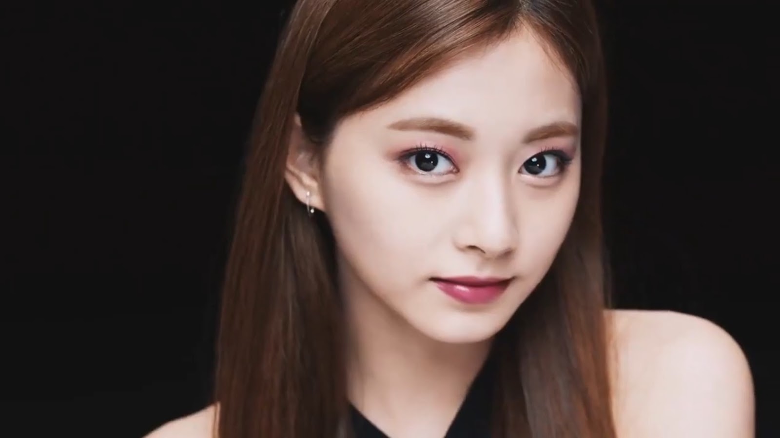 All About Girls K Pop Twiceが化粧品の広告モデルに 日本公式twitterで公開の映像 Chapter What S Twice が様々な憶測を呼ぶ 追記 確定