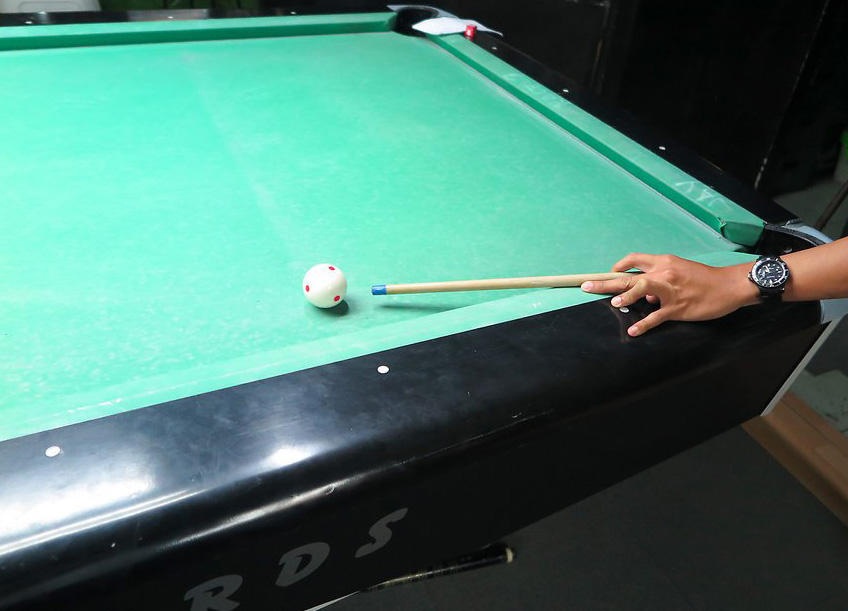 JAI BALAJI BILLIARDS HOW TO MAKE THE 8 BALL ON A BREAK...