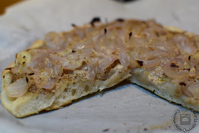 pizza con cipolle e pesto di noci