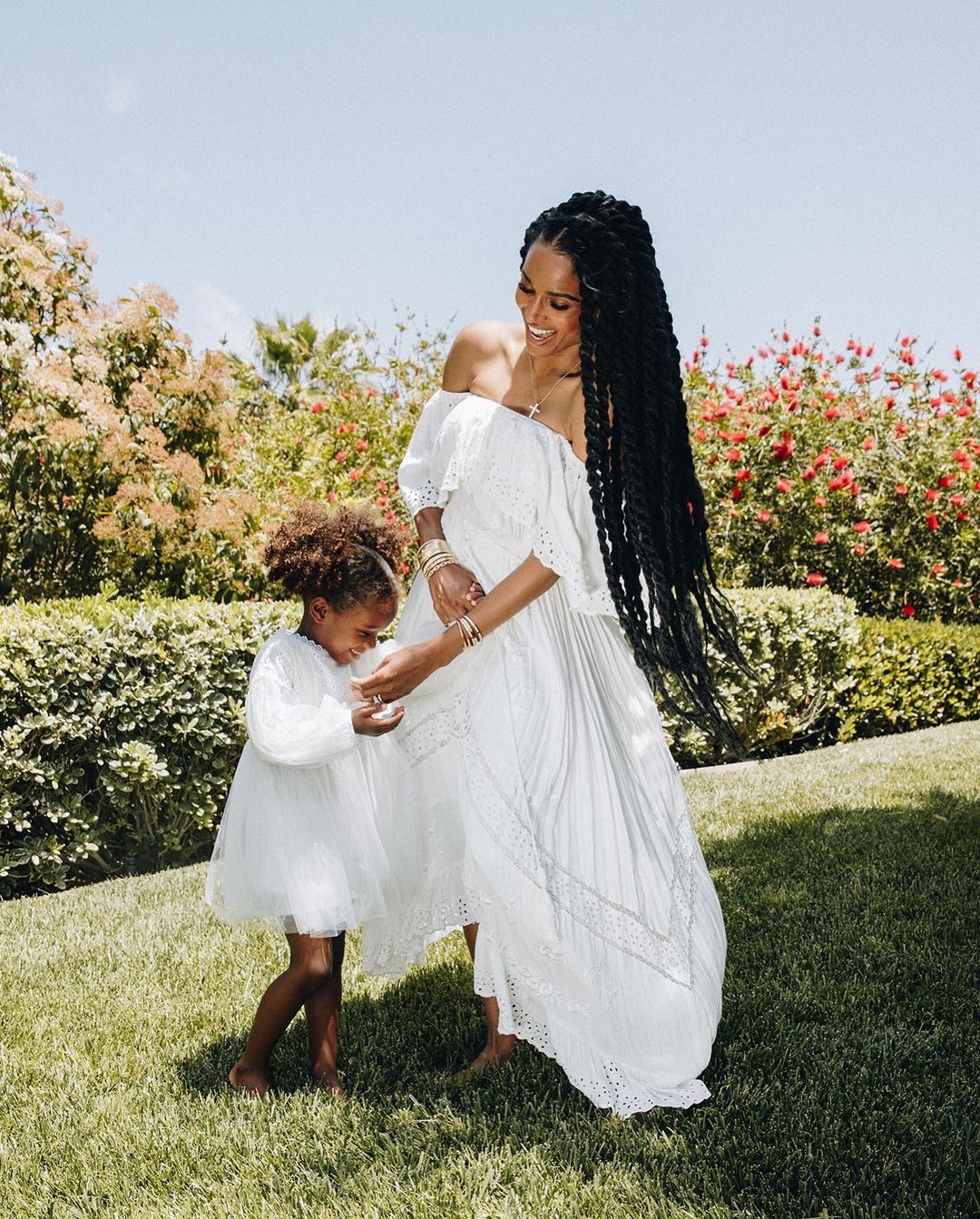 Ciara looked stunning in an all-white photo shoot with her daughter ...