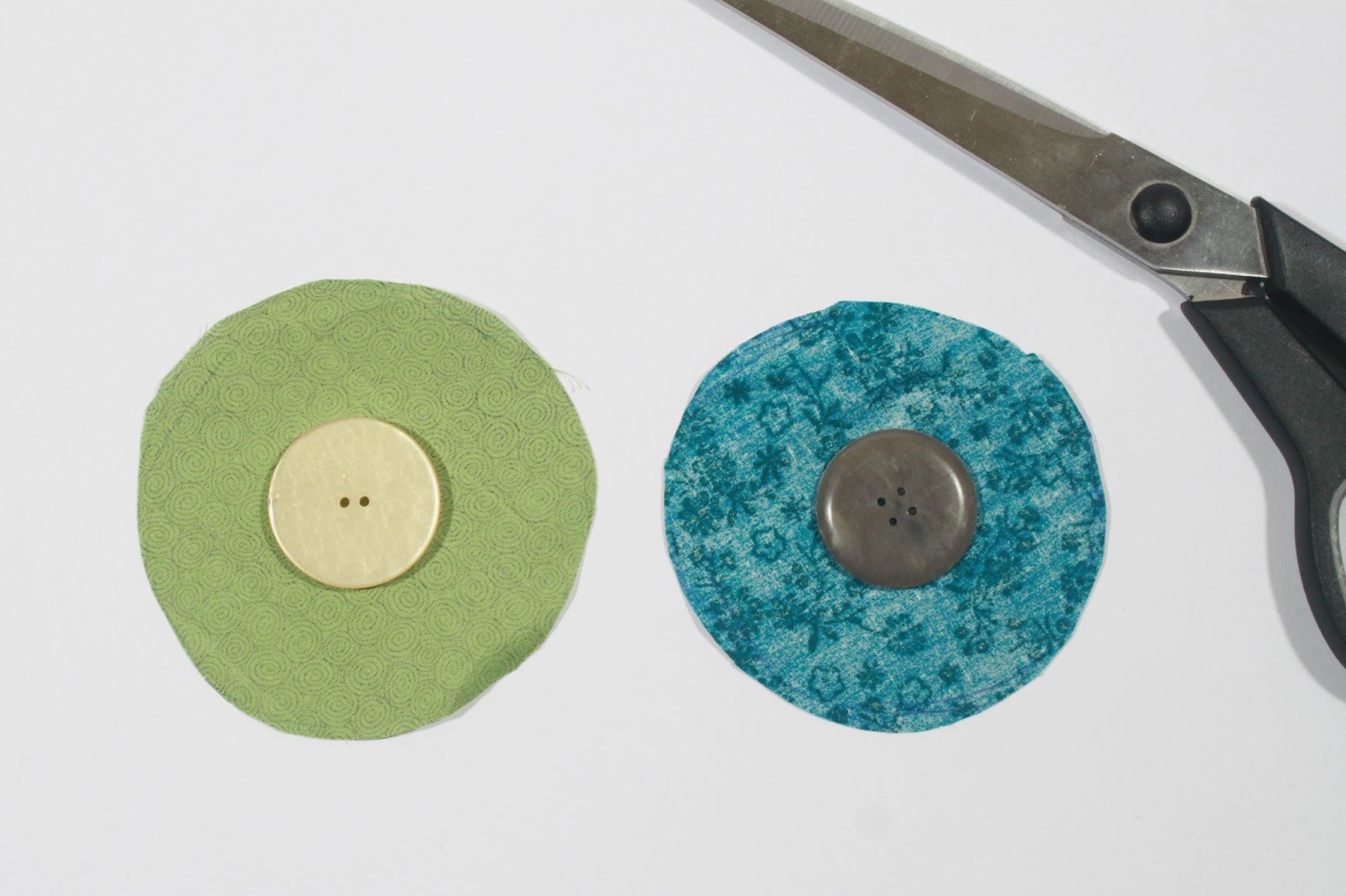 Prachtkinder Tutorial Knöpfe beziehen kinderleicht