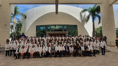 IMSS en Sonora gradúa a nuevos médicos en urgencias y medicina familiar 