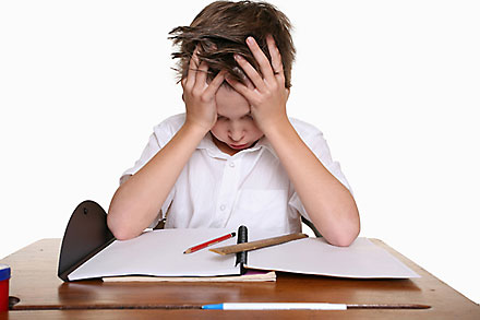 Mengatasi Kecemasan Anak yang Tidak Menyukai PR Sekolah anak tidak suka PR sekolah