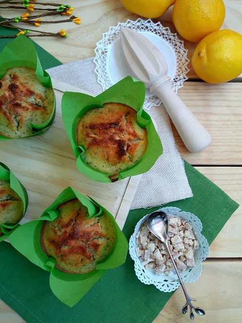 Receta de muffins dulces de calabacín y limón con semillas de amapola. Desayuno, merienda, postre, breakfast, recreo. Sencillos, saludables, ricos fáciles Cuca