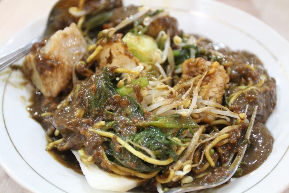 Rujak Cingur Adalah Nama Makanan Khas Daerah