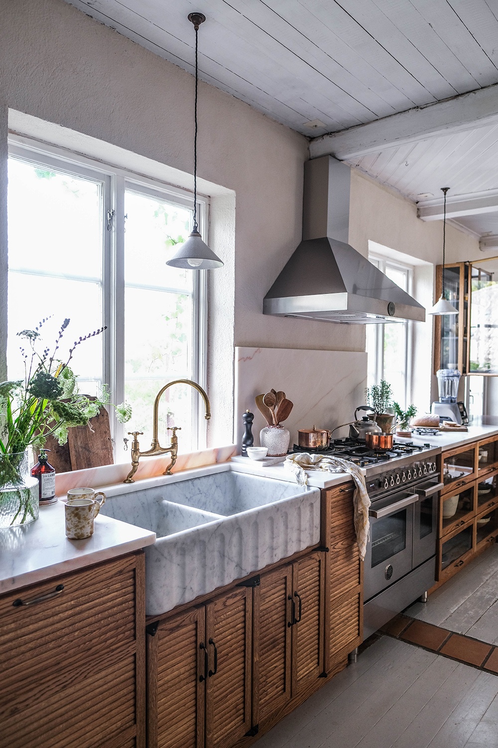 Décor Inspiration | The Most Cosy Mid-Century Kitchen in Sweden