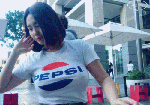 주근깨가 매력적인 모델 - 디쁠