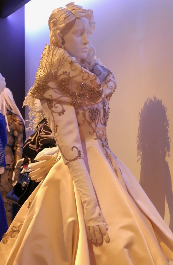 Hollywood Movie Costumes and Props The Greatest Showman movie costumes