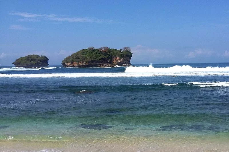 Fasilitas Wisata di Pantai Watu Karung Pacitan
