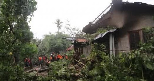 Bencana Alam Angin Puting Beliung Nerjang Bantul lan