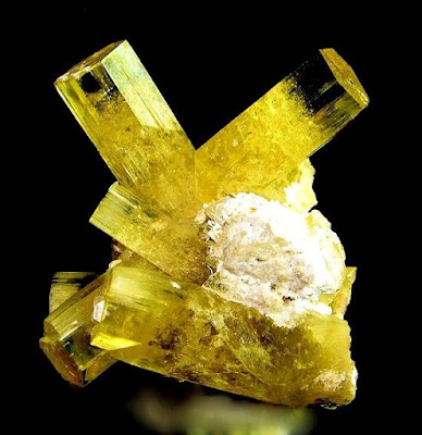 Dramatic twin GOLDEN Beryl with rich color.