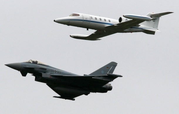 Dua Jet Tempur Eurofighter Jerman Tabrakan Diudara