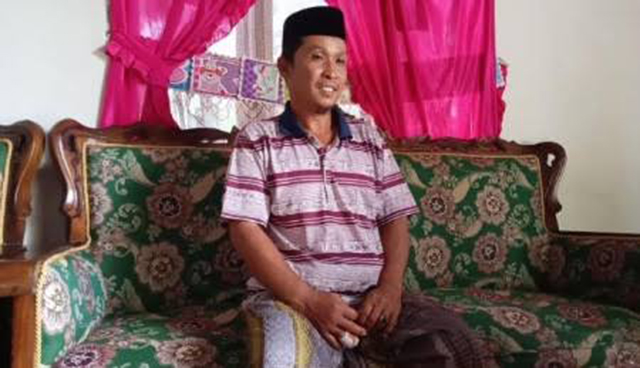 Lagi Sujud Pimpin Shalat Berjamaah, Seorang Imam Masjid di Pinrang Dihantam Balok Kayu Lagi Sujud Pimpin Shalat Berjamaah, Seorang Imam Masjid di Pinrang Dihantam Balok Kayu