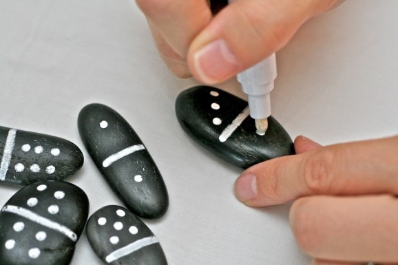 Easy rock painting idea - how to make dominoes with painted rocks