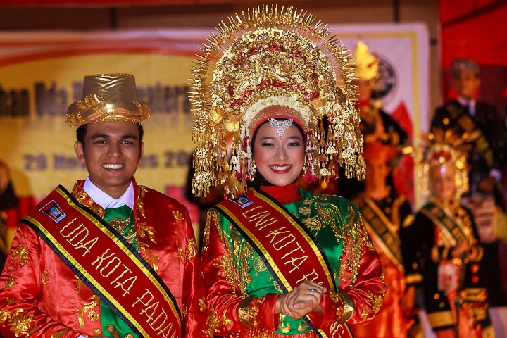 sulaman baju adat minang