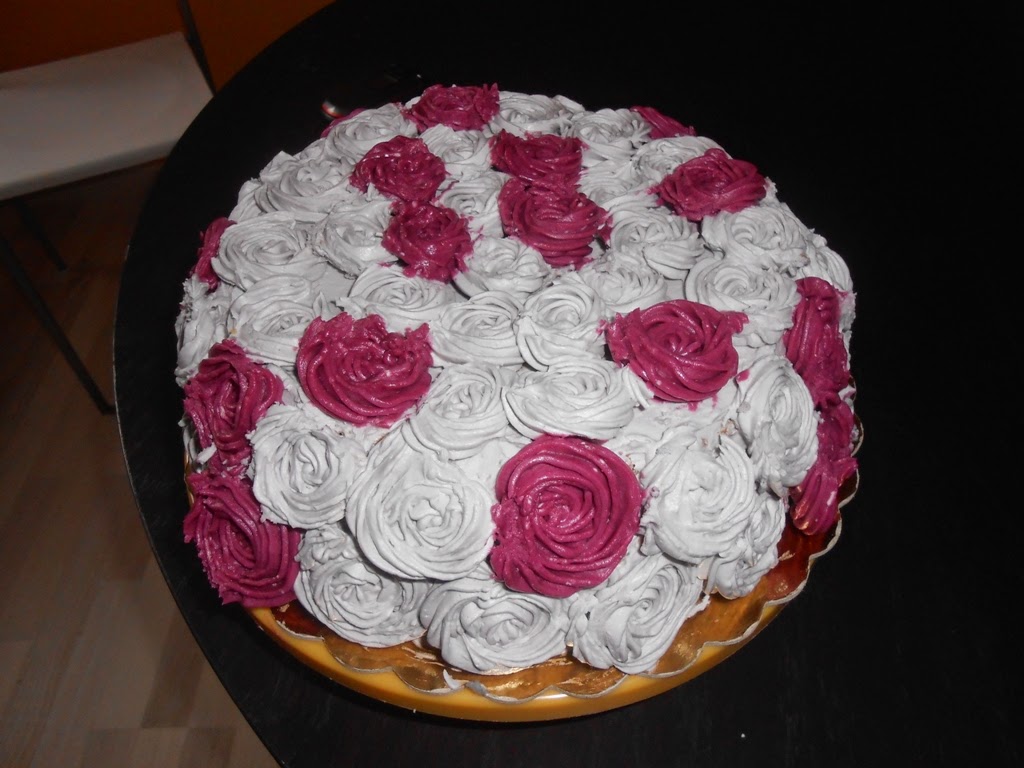 torta decorata con le rose