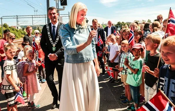 Princess Mette-Marit wore Ulla Johnson Wes bow embellished denim blouse. Crown Princess talked with Author Monica Isakstuen at Egersund library