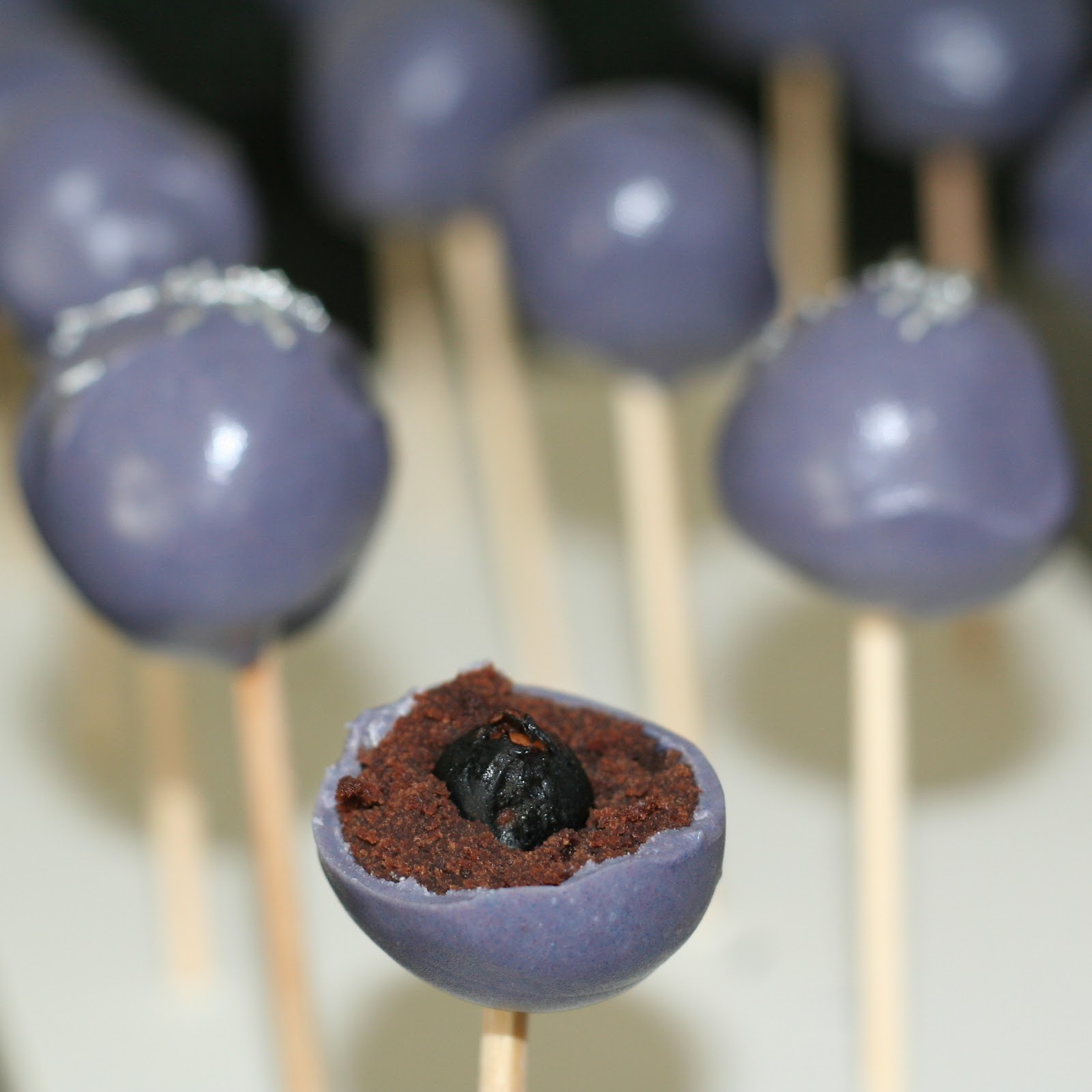 Pâtisserie Nadine: Blaubeer-Schoko Cake-Pops...oder Pralinen