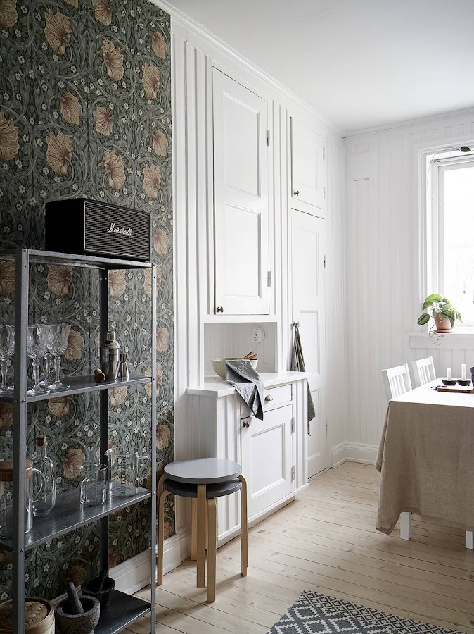 Tonos neutros para decorar una vivienda amplia y acogedora