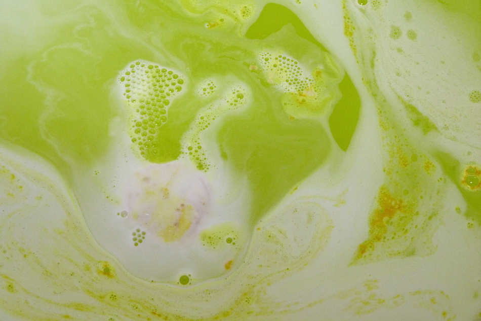 an image of Lush Yog Nog bath bomb review