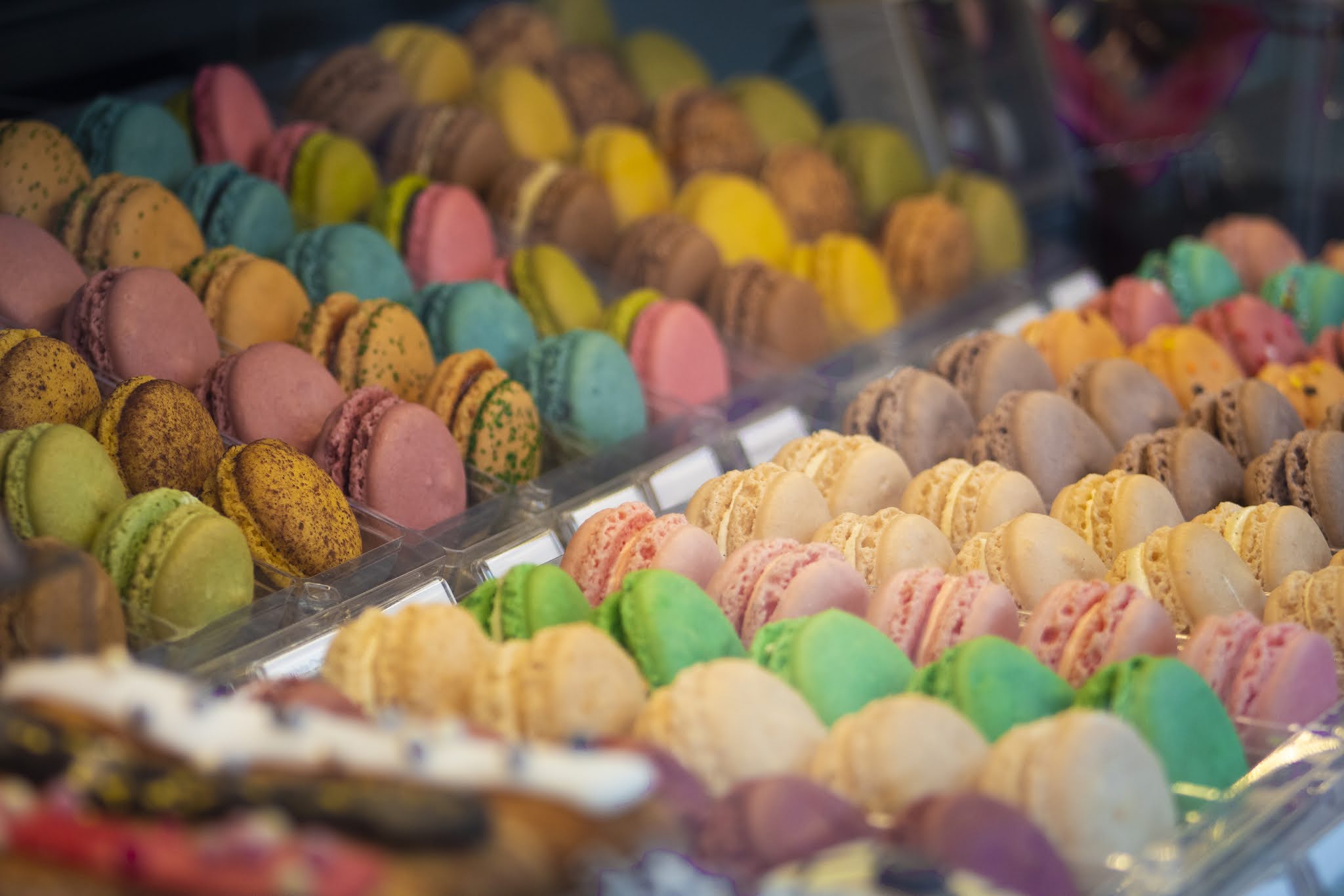 Le Macaron Opens First National Outdoor Kiosk of French Pastries at Alpharetta’s Avalon