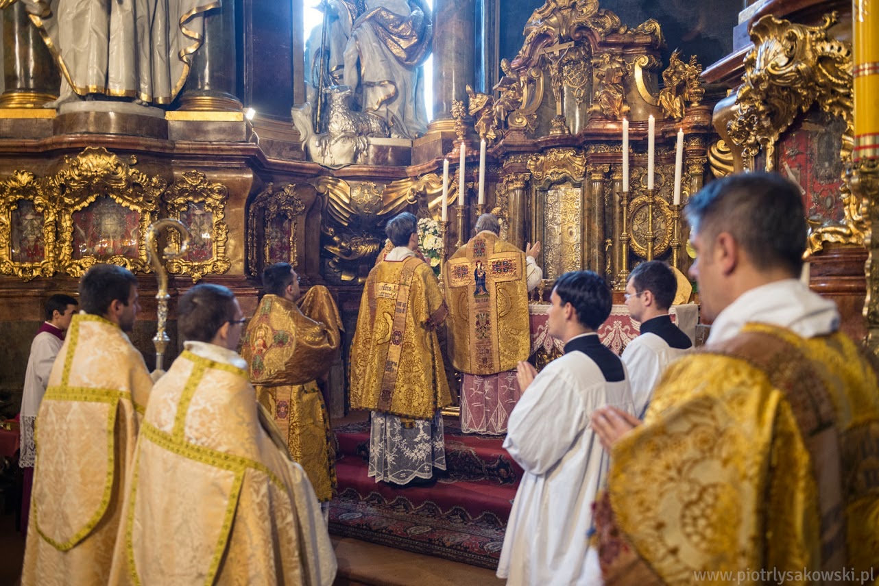 New Liturgical Movement Pontifical Mass in Poland at the Shrine of St