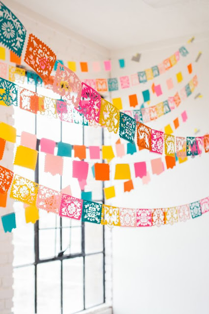 banderines mexicanos coloridos