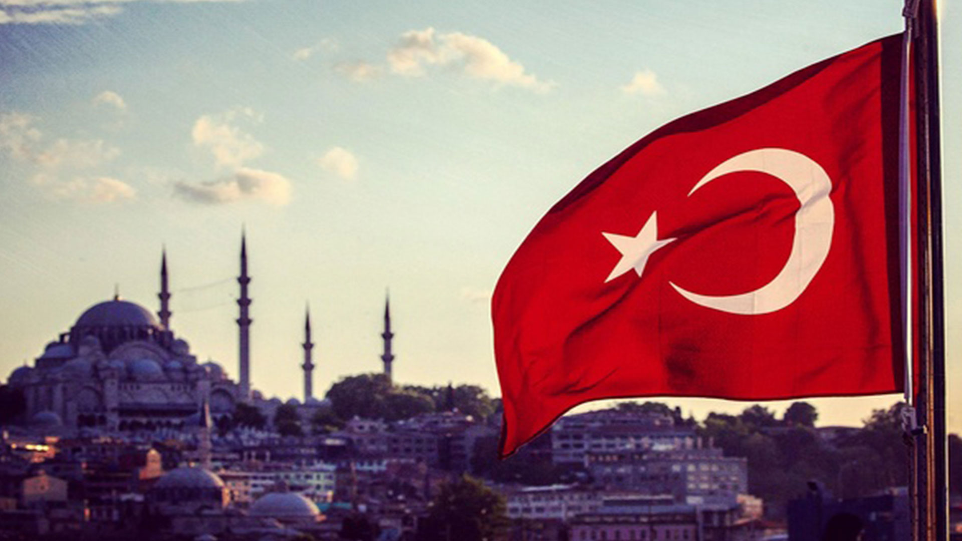 en guzel turk bayrakli manzarali camiler 14
