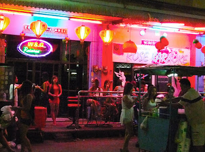Karaoke Bar in Danok nd naughty girls
