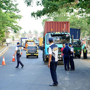 Gagal Oper Ke Persneling Gigi Rendah Truk Muat Bata Marah Terguling Sebabkan Satu Orang Tewas Ditempat