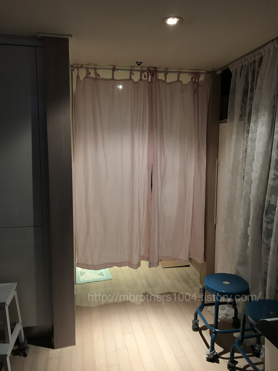 이케아 샤워커튼 봉으로 커튼 달기 IKEA BOTAREN shower curtain rod & IKEA curtain