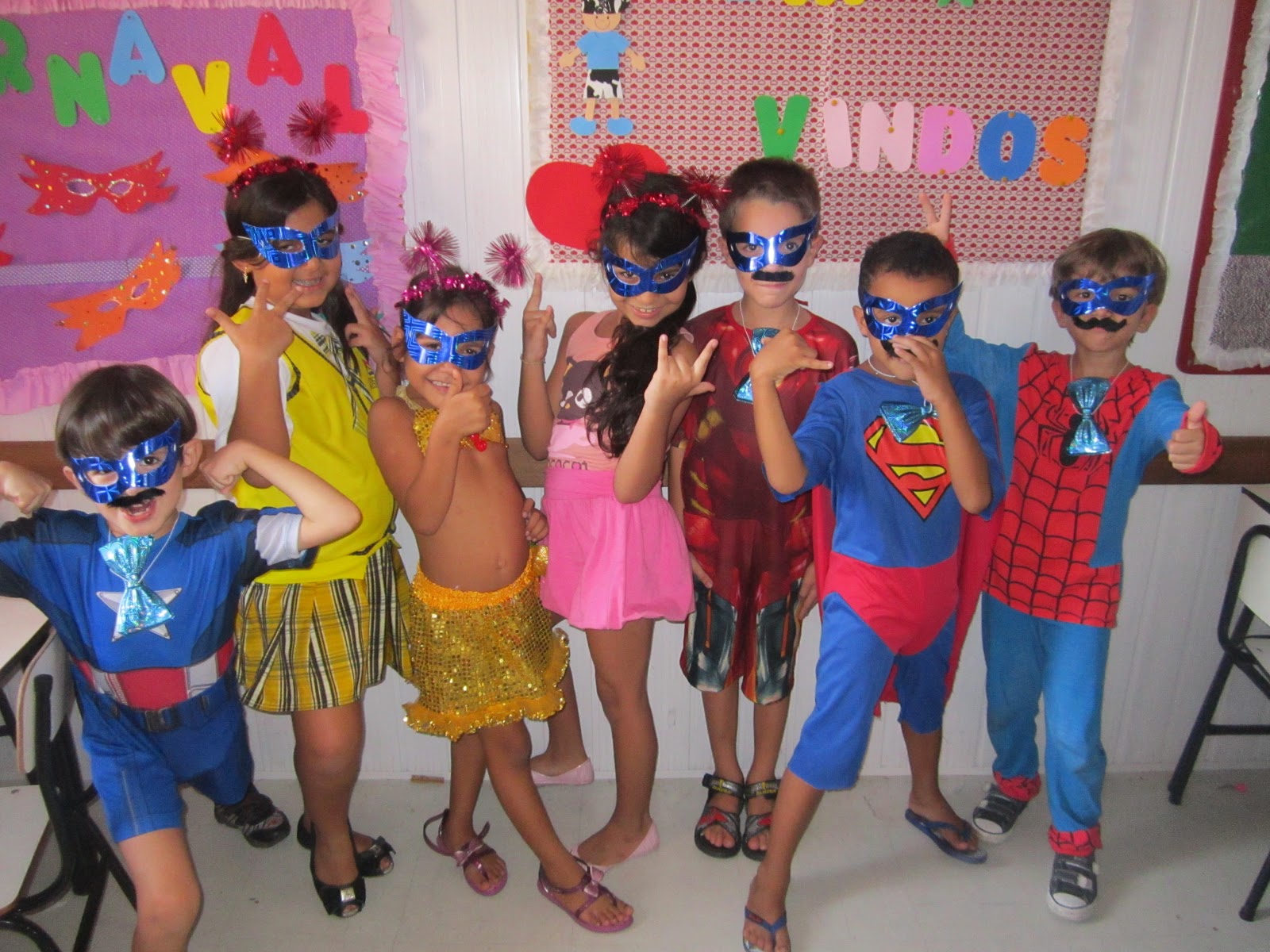 Creche Escola Sorriso de Criança: Baile de Carnaval. Teve confete ...