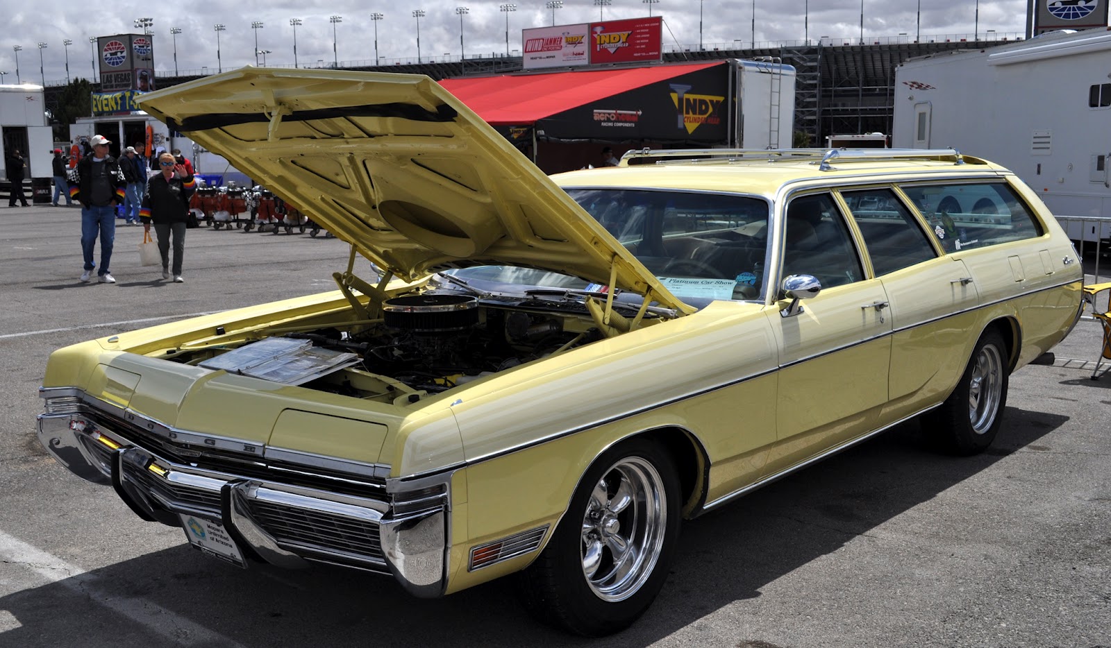 autos images: 1972 Dodge Monaco 9 passenger Station Wagon.