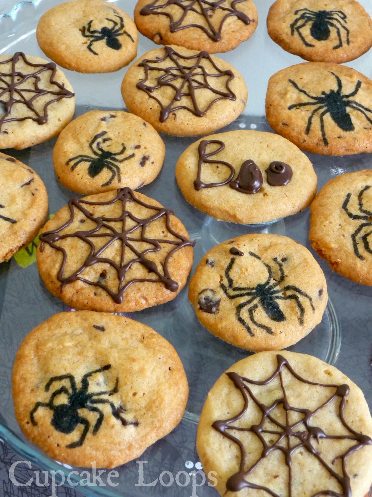 Epicurean Mommy: Spider Infested Chocolate Chip Cookies