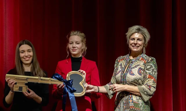 Princess Laurentien wore a free spirit print long sleeve midi dress from Etro. The school is located in the building of the Aloysius College