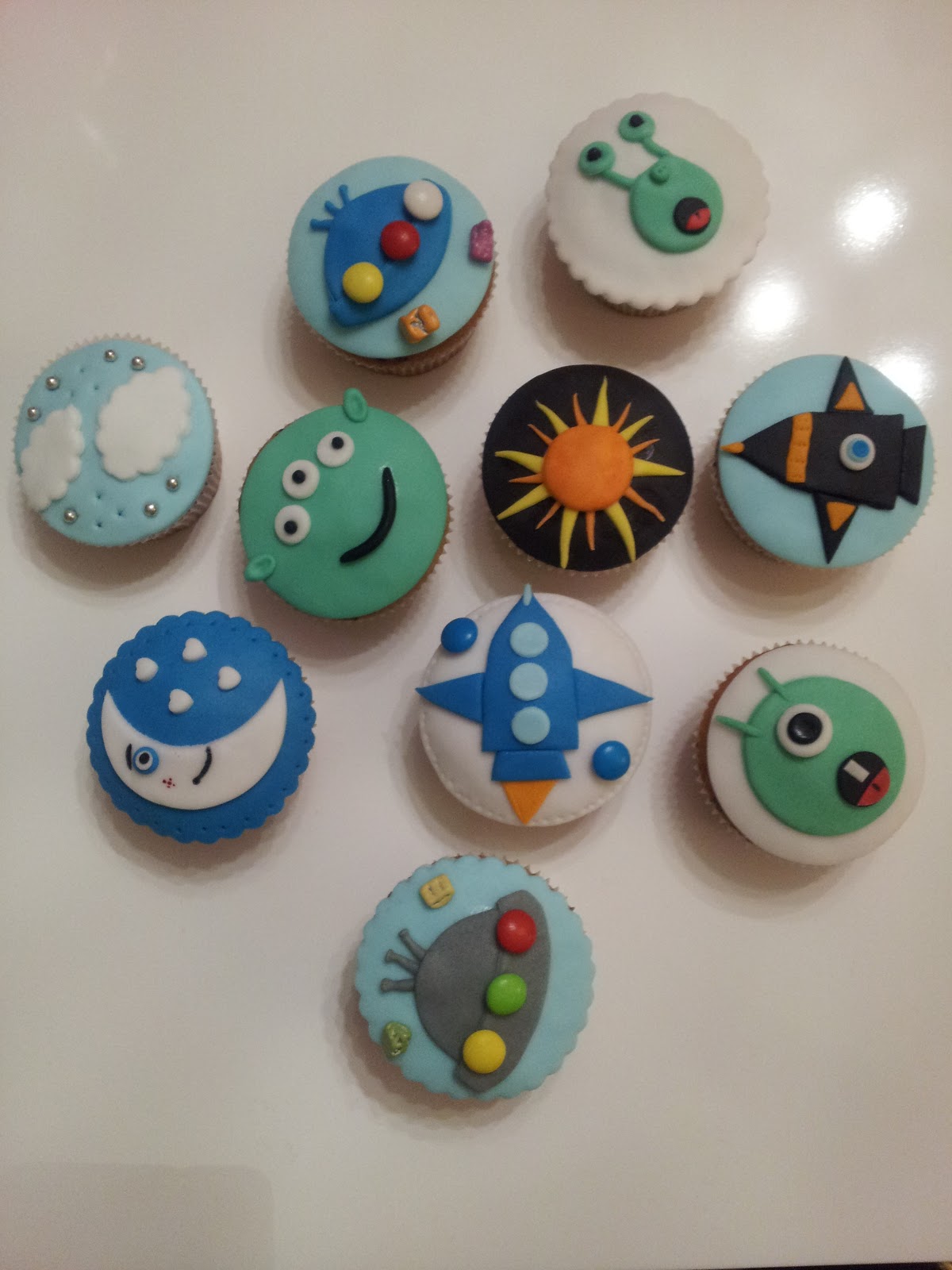 CUPBİRCAKE Uzay Temalı Cupcakeler