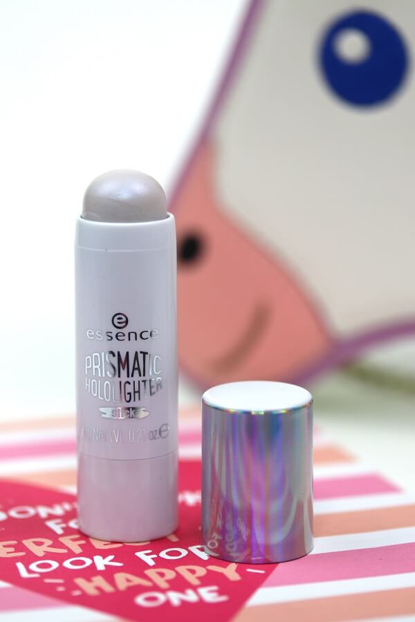 Glam & Shine Beautyblog essence Prismatic Highlighter Stick
