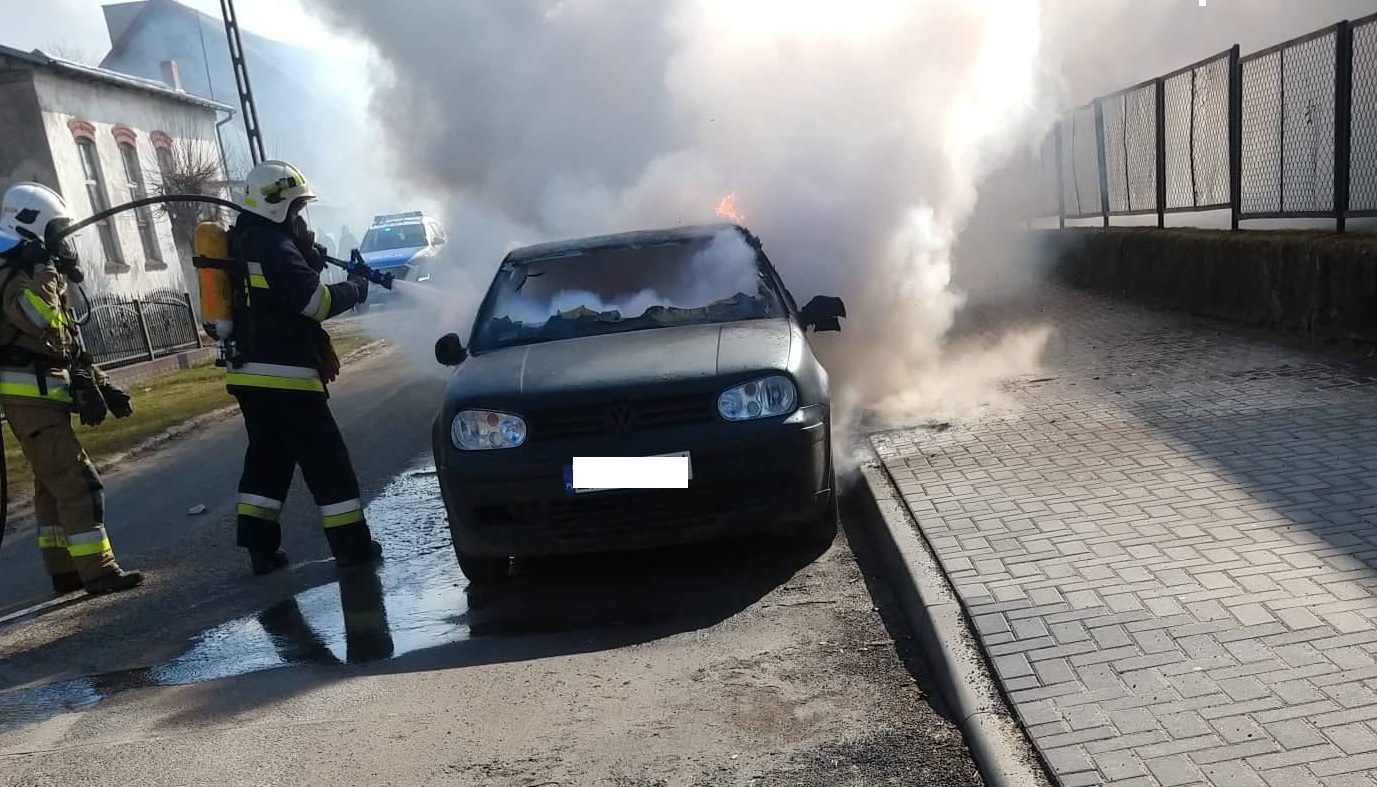 Zapalił sie Volkswagen [foto] chojna24.pl największy