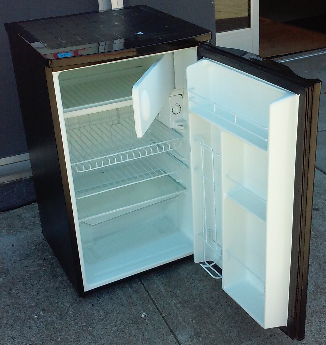 UHURU FURNITURE & COLLECTIBLES SOLD 11685 Emerson 34" x 20" wide Mini