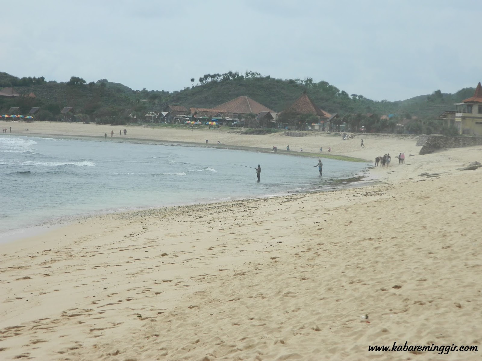 Menikmati Pasir Putih Di Pantai Slili Gunungkidul