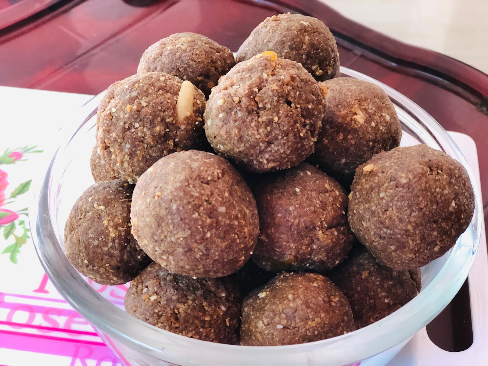 Oats Ragi ladoo