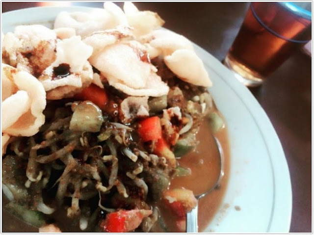 Lontong petis Lontong petis;10 Top Kuliner Lumajang