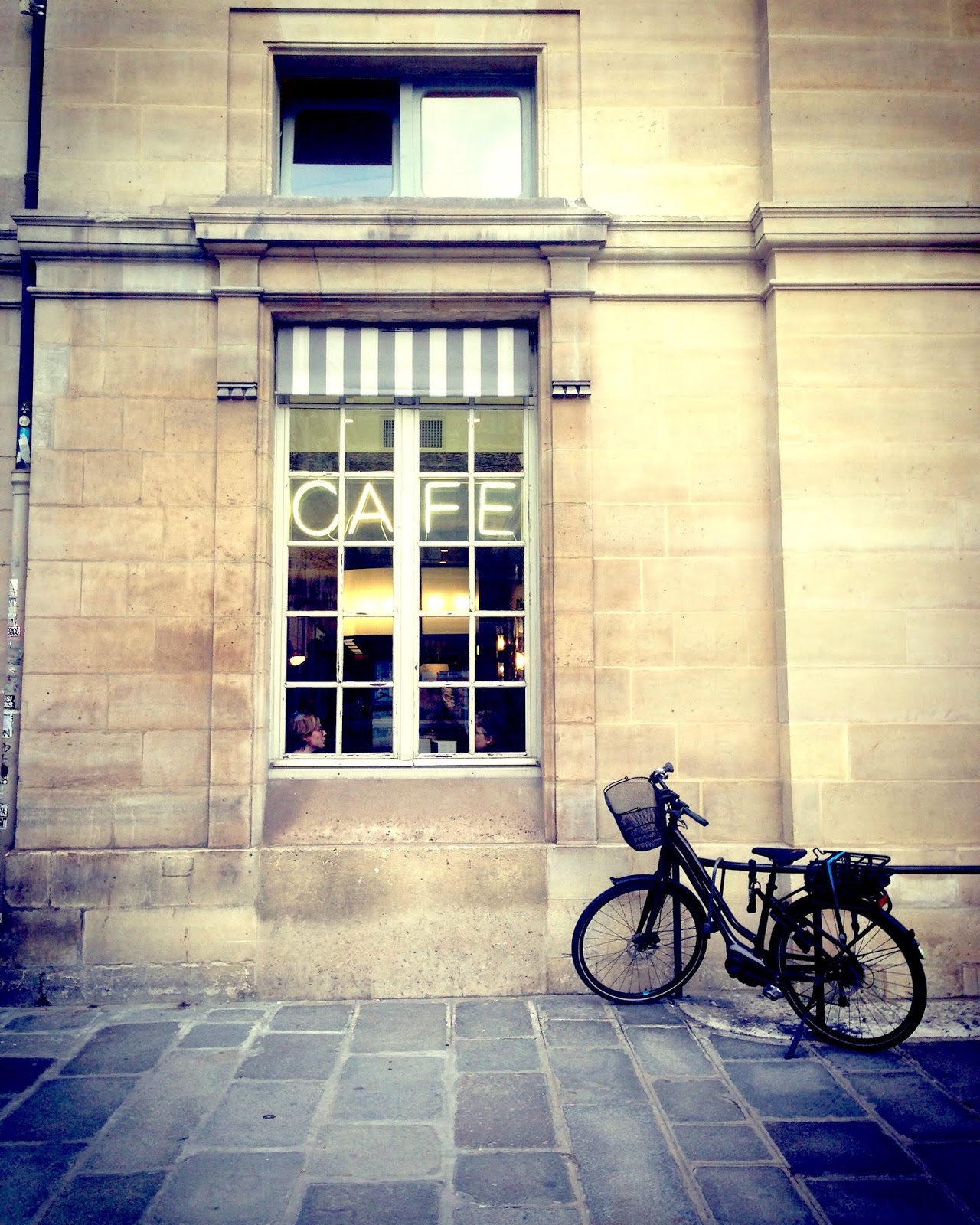 Focus On Paris: Café and bicycle